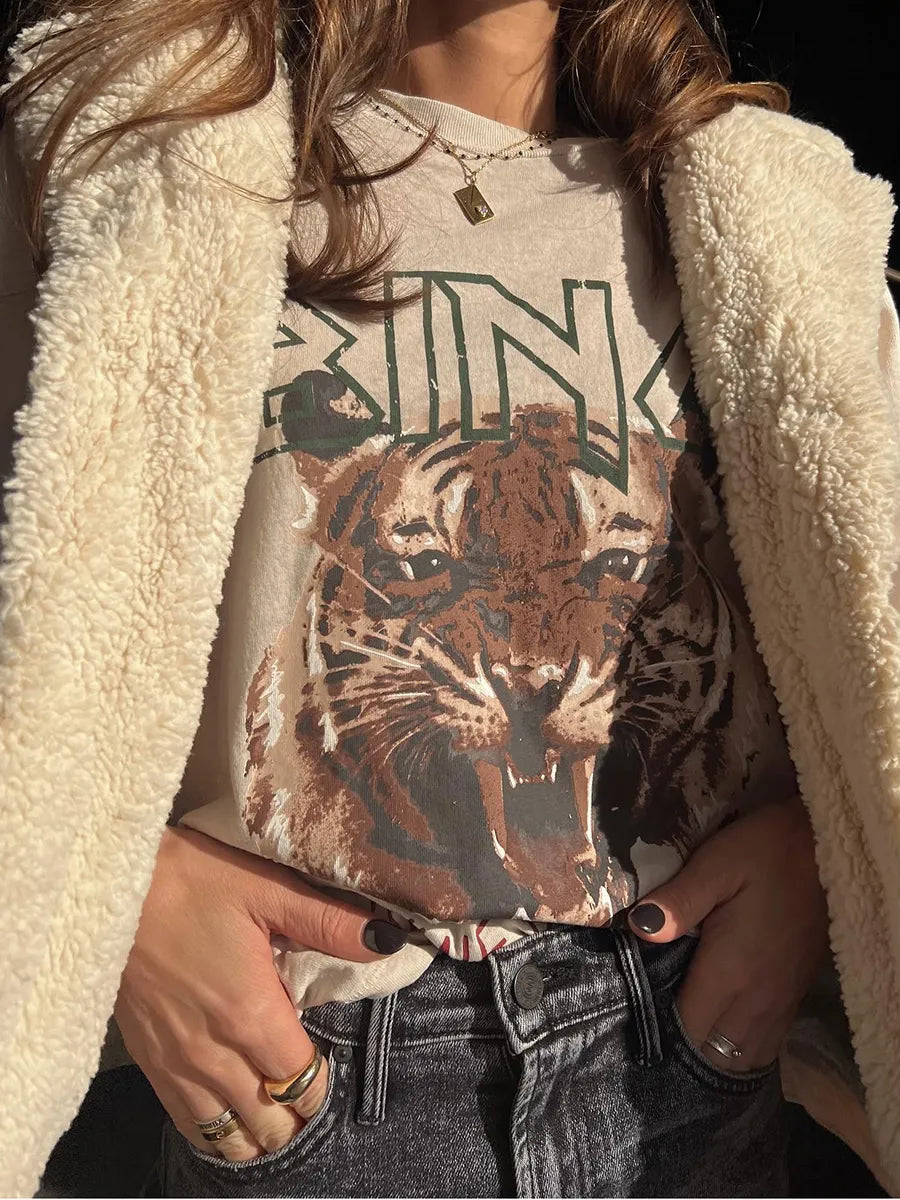 Apricot Tiger Graphic T-Shirt Women 2023 Summer Cotton Vintage Boho Tshirt Tees Femme Rock n Roll Luxury Loose T-shirts Tops